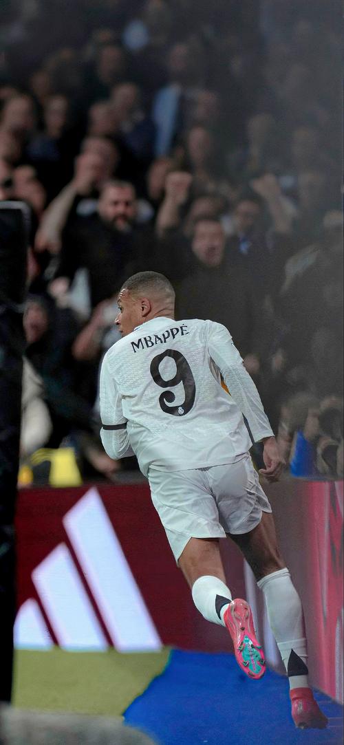 纳什维尔2-1迈阿密国际，梅西世界波，瑟里奇点射，鲍尔破门（纳什维尔2-1力克迈阿密国际：梅西奉献世界波，瑟里奇点射建功，鲍尔破门）