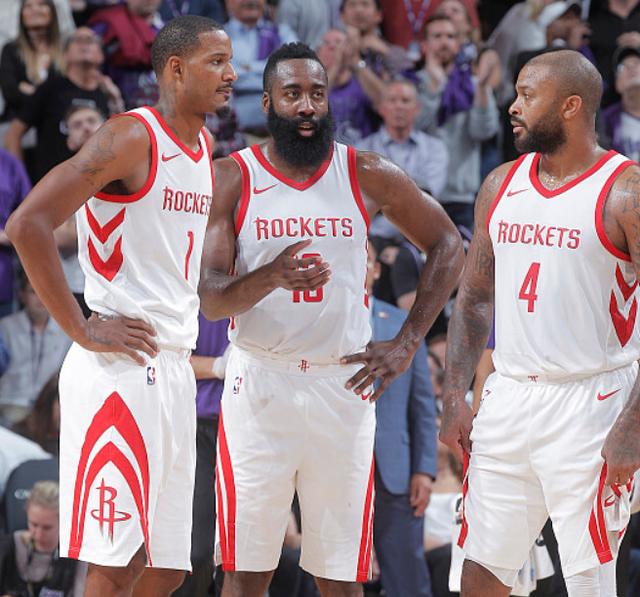 记者：弗里克听说自己的明夏离队传闻后说“又是胡说八道”（记者：被问及明夏离队传闻，弗里克回应“又是胡说八道”）