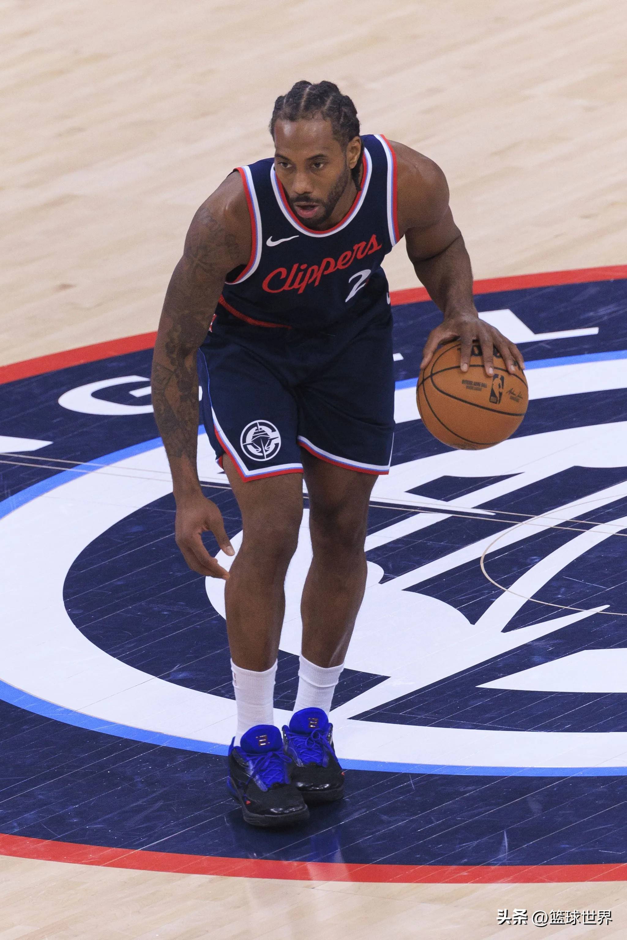 用冠军告别！前巴萨传奇正式挂靴退役，结束17年辉煌生涯（以冠军作别，前巴萨传奇官宣退役，17年职业生涯画上句号）