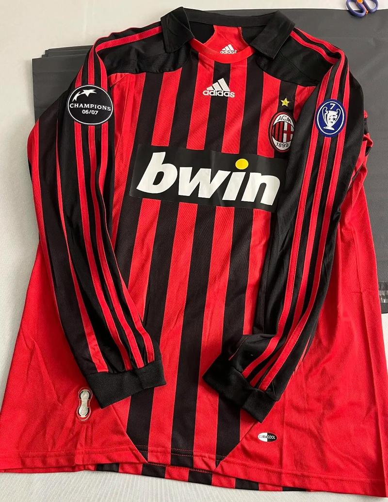 洲际杯前瞻：蓝十字防守存在漏洞，弗拉门戈士气正旺力争晋级（洲际杯展望：蓝十字后防隐患凸显，气势正盛的弗拉门戈剑指晋级）