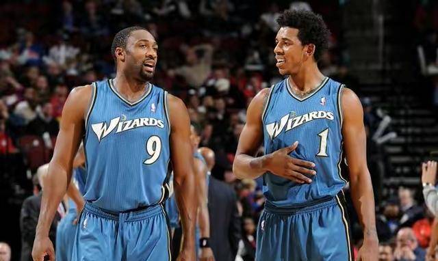 西甲最新积分战报 皇马5轮4场丢分无力追巴萨（西甲积分榜更新：皇马近5轮4次丢分，追赶巴萨乏力）