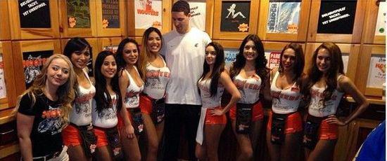 东契奇场均30.8分最高！湖人队史得分榜：老詹26.4分，科比25.1分（东契奇场均30.8分领跑，湖人队史场均得分：詹姆斯26.4分、科比25.1分）