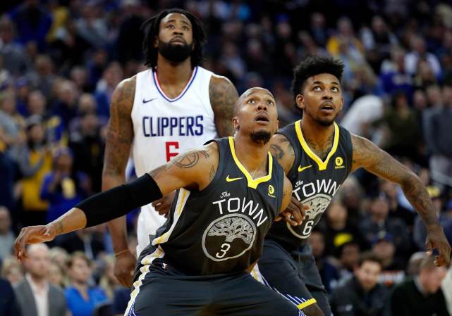 追求字母哥，勇士决定引热议，筹码公布！拉科布演都不演了（勇士追逐字母哥引爆热议，交易筹码曝光，拉科布摊牌了）