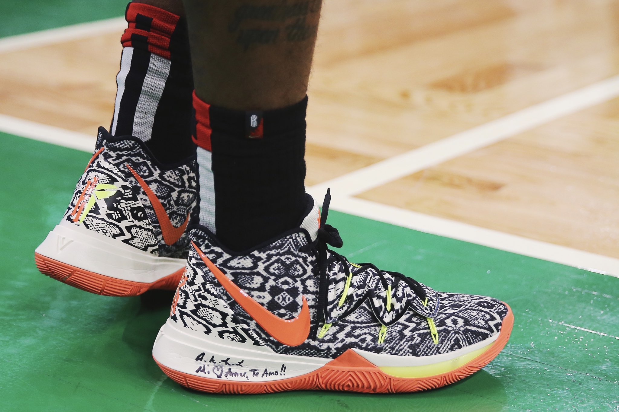 默里34分约基奇准三双，掘金末节发力击退黄蜂（默里砍34分，约基奇准三双，掘金末节爆发力擒黄蜂）