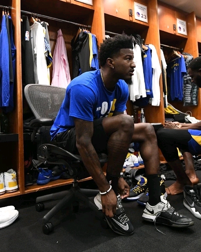 记者：洛佩斯因伤缺席泰山队训练，大概率将缺席赛季收官战（记者称洛佩斯因伤未参加泰山队合练，或将无缘赛季最后一战）