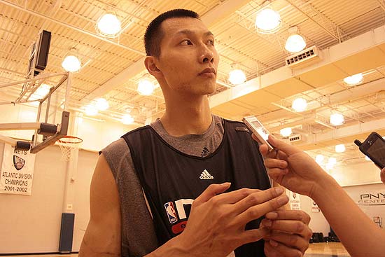 主场优势明显 球迷助威成关键（主场加成显著 球迷助威成取胜关键）